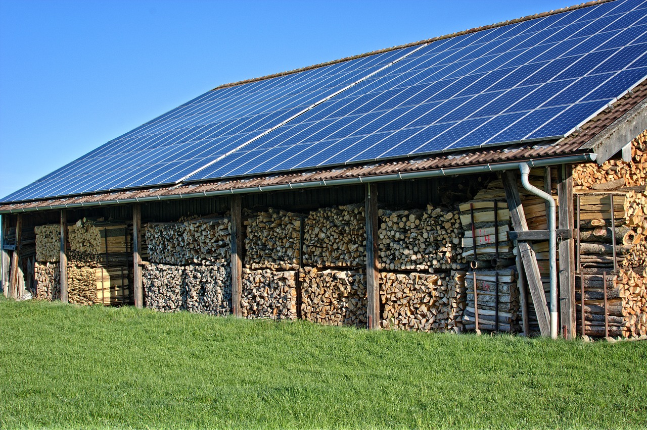 efficienza energetica aziende agricole pannelli solari su capanno agricolo
